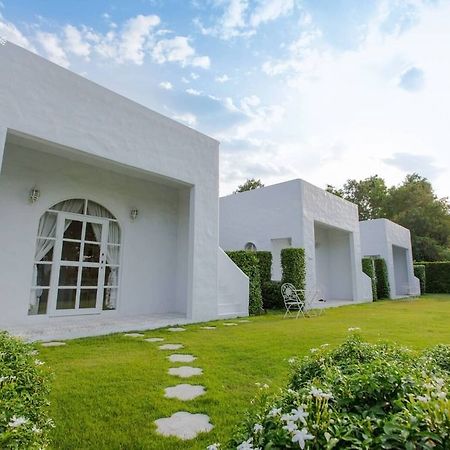 Villa La Flora Kanchanaburi Exteriér fotografie