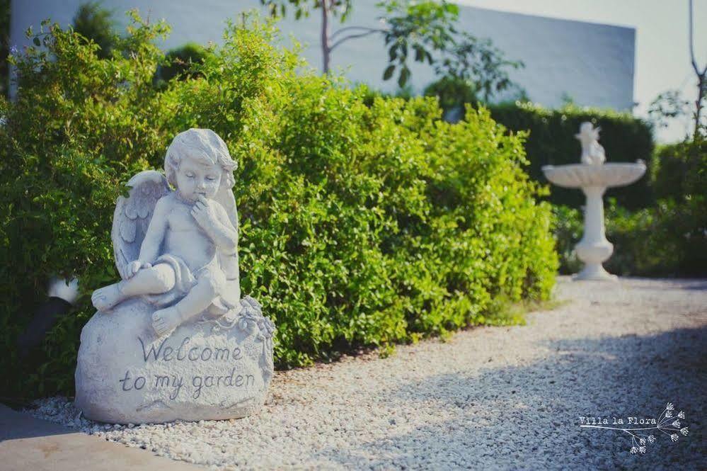 Villa La Flora Kanchanaburi Exteriér fotografie