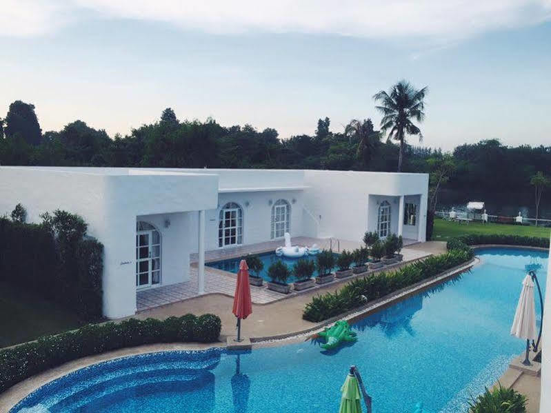 Villa La Flora Kanchanaburi Exteriér fotografie